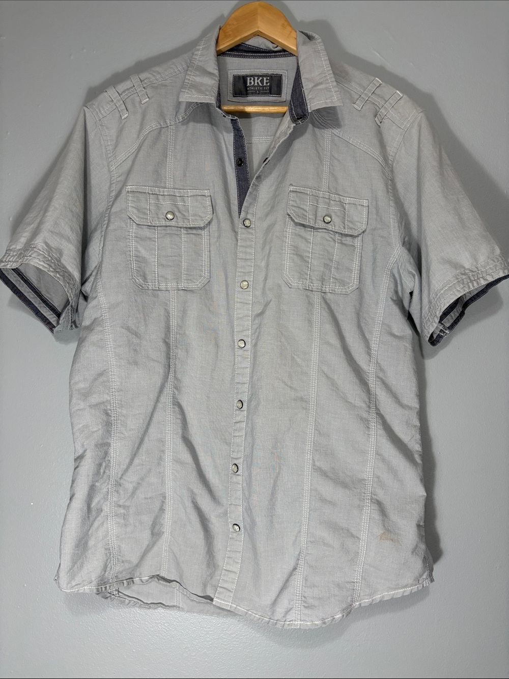 BKE Men’s Light Gray Short-Sleeve Button-Down Shirt with Chest Pockets size L